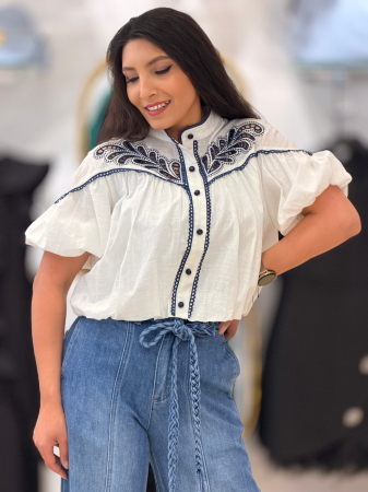 Bluza alba cu broderie bleumarin [1]