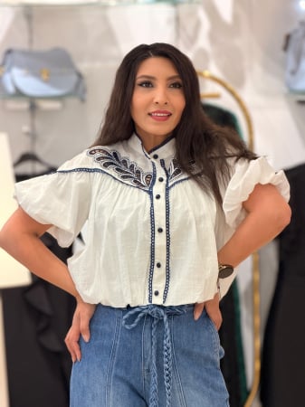 Imbracaminte de dama - Bluza alba cu broderie bleumarin