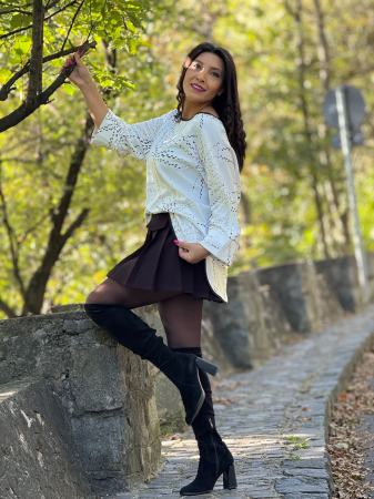 Bluza alba cu detaliu pe spate [5]
