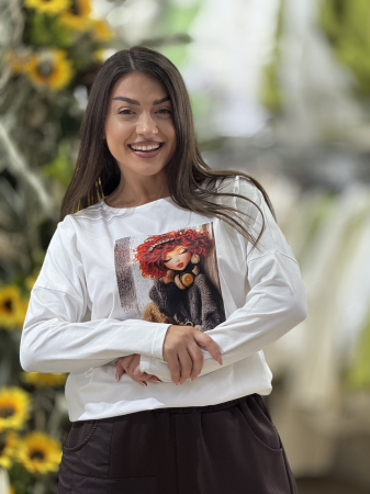 Colectia NOUA - Bluza alba cu imprimeu fata cu par roscat