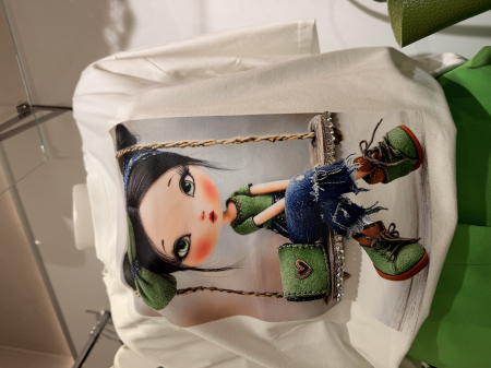 Noutati - Bluza alba cu imprimeu fetita cu codite