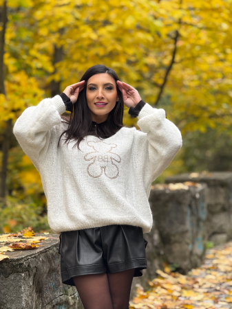 Imbracaminte de dama - Bluza alba cu ursulet