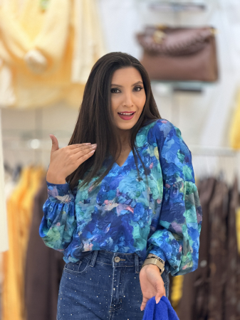 Noutati - Bluza albastra cu imprimeu flori