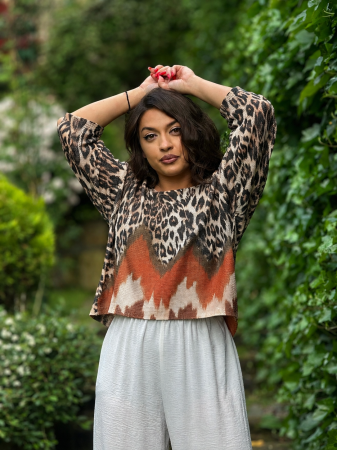 Noutati - Bluza animal print cu portocaliu