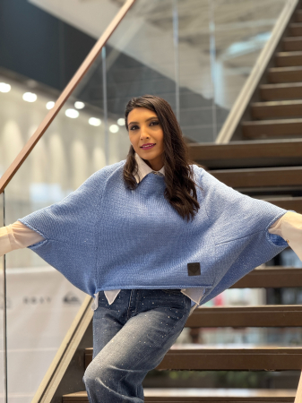 Noutati - Bluza asimetrica cu emblema