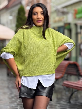 Noutati - Bluza asimetrica cu emblema