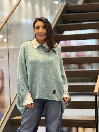 Noutati - Bluza asimetrica cu emblema