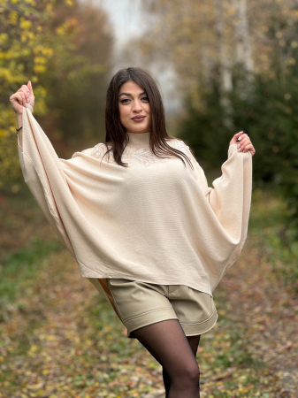 Promotii - Bluza bej cu detalii brodate