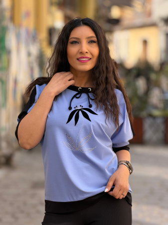 Bluze si camasi - Bluza bleo cu floare din vascoza