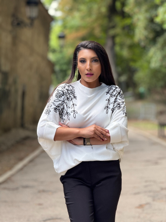 Bluza cu broderie florala [1]