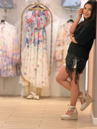 Bluza cu dantela aplicata in partea de jos [2]