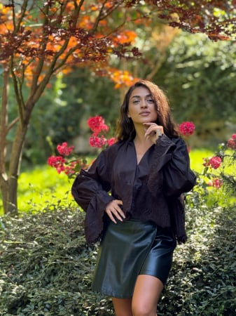 COLECTIA DE TOAMNA - Bluza cu dantela florala si decolteu in V