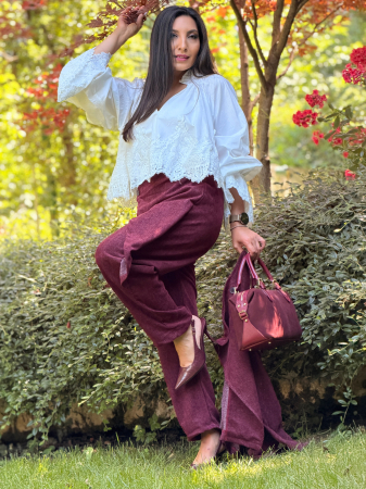 Bluza cu dantela florala si decolteu in V [6]