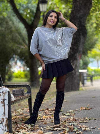 Imbracaminte de dama - Bluza cu floare