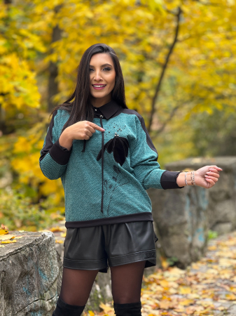 Imbracaminte de dama - Bluza cu floare