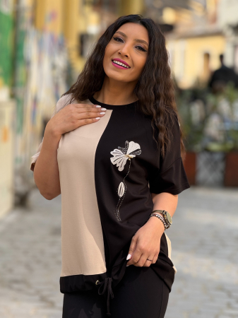 Bluze si camasi - Bluza cu floare in piept