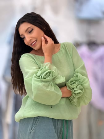 Imbracaminte de dama - Bluza cu floare la mana
