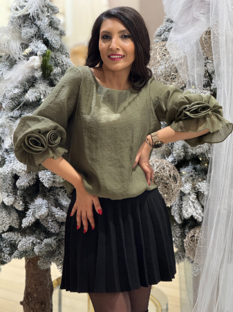 Bluza cu floare la mana [2]