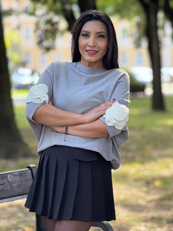 COLECTIA DE TOAMNA - Bluza cu floare la maneca