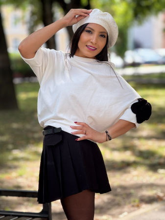Bluza cu floare la maneca [2]