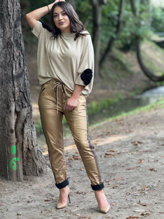 Bluza cu floare la maneca [2]