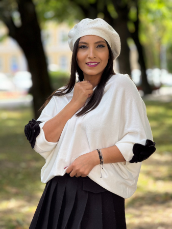 Bluza cu floare la maneca [5]