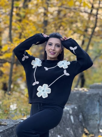 Bluze si camasi - Bluza cu flori brodate