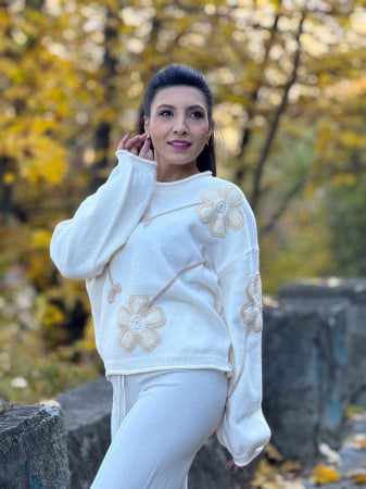 Bluze si camasi - Bluza cu flori brodate