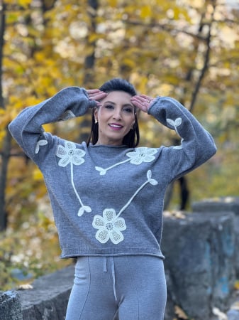 Bluze si camasi - Bluza cu flori brodate