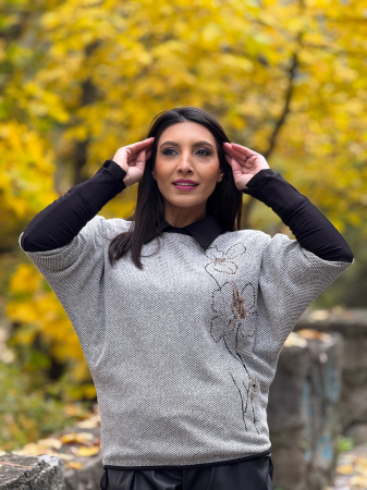 Imbracaminte de dama - Bluza cu flori cu pietricele