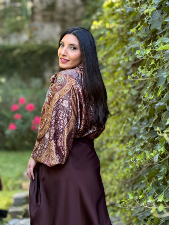 Bluza cu funda la gat cu imprimeu [4]