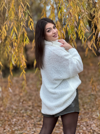 Bluza cu gat inalt alba [3]