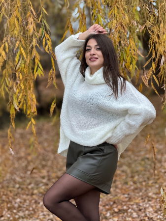 Bluza cu gat inalt alba [2]