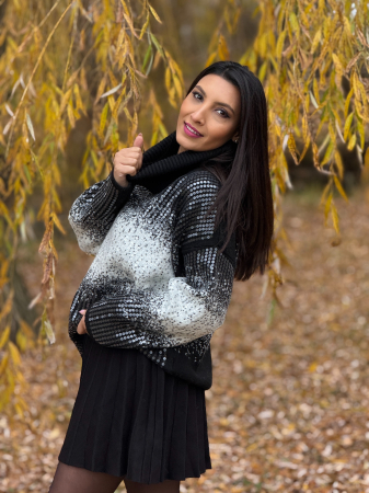 Bluza cu gat inalt si paiete mari [3]