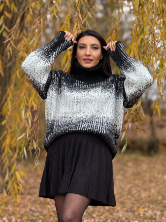 Bluza cu gat inalt si paiete mari [2]