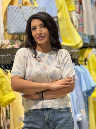 Bluza cu imprimeu delicat de frunze in nuante pastel [1]