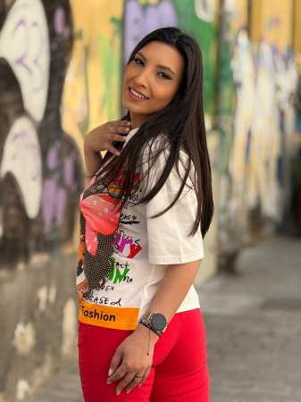 Bluza cu imprimeu personaj si aplicatii decorative [2]