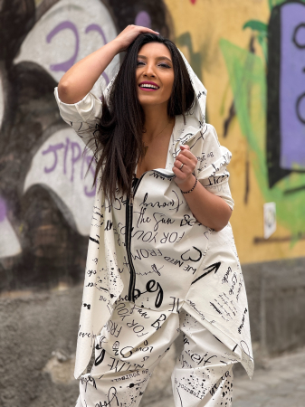 Colectia NOUA - Bluza cu imprimeu scris cu gluga si fermoar