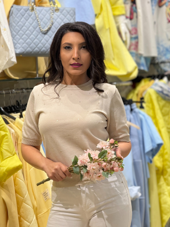 Noutati - Bluza cu maneca scurta si aplicatii aurii