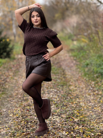 Bluza cu perlute la gat [3]