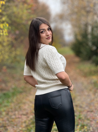 Bluza cu perlute la gat [3]