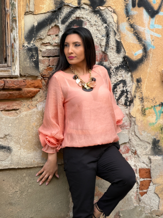 Bluza cu trandafiri la mana [2]