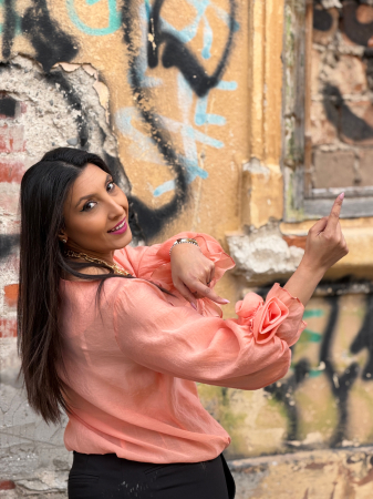 Bluza cu trandafiri la mana [5]