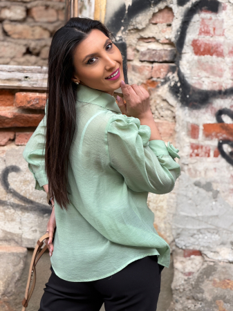 Bluza cu umeri bufanti si brosa floare [2]