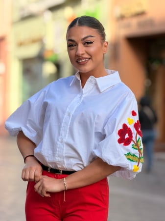 Imbracaminte de dama - Bluza din bumbac cu broderie la  maneca