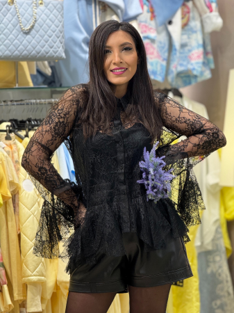 Noutati - Bluza din dantela cu maneca clopot