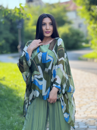 Imbracaminte de dama marimea XXL - Bluza din matase cu forme geometrice