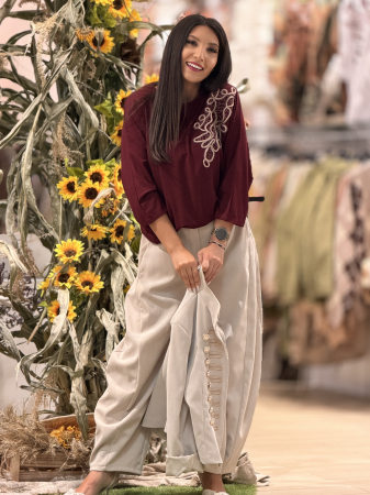 Bluza din vascoza bordo cu broderie decorativa [5]