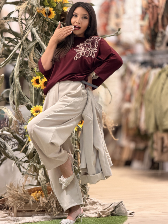 Bluza din vascoza bordo cu broderie decorativa [6]