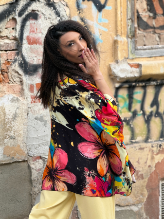 Bluza din vascoza cu colturi si imprimeu floral [6]